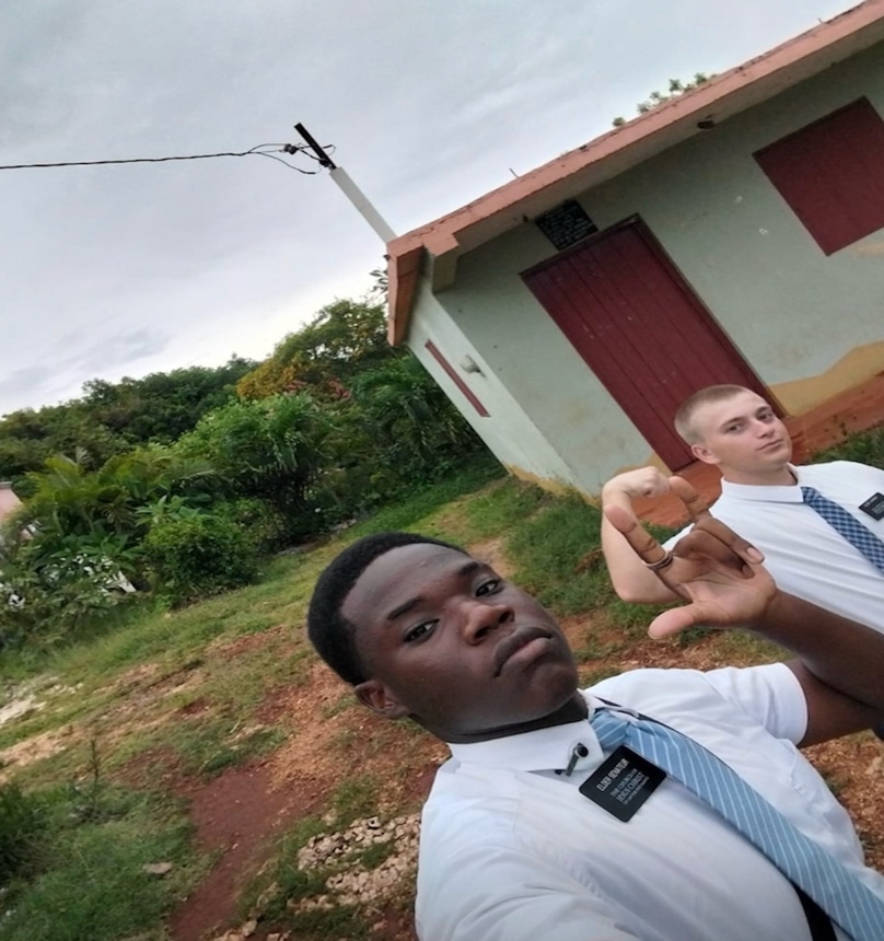 A person in a white shirt and tie holding up his fingers

AI-generated content may be incorrect.