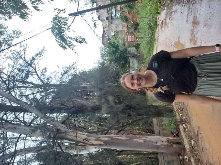 A person smiling at camera

AI-generated content may be incorrect.