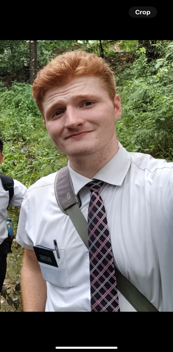 A person in a tie

AI-generated content may be incorrect.