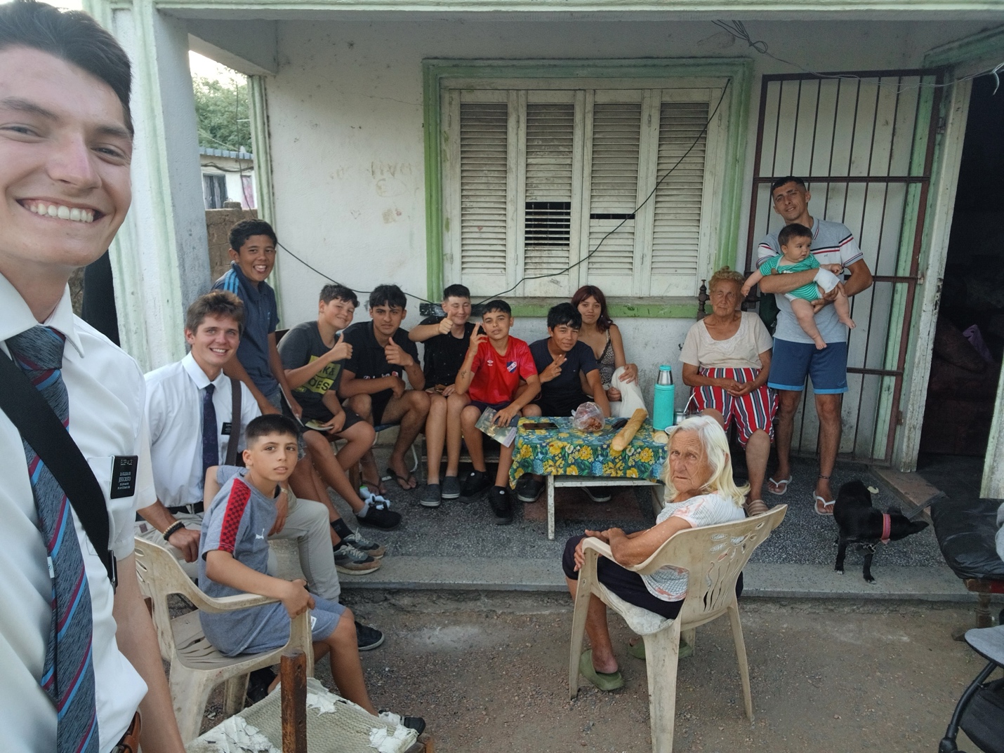 A group of people outside a house

AI-generated content may be incorrect.