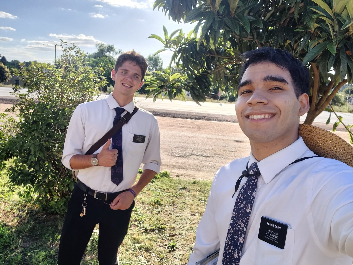 A group of men standing outside

AI-generated content may be incorrect.